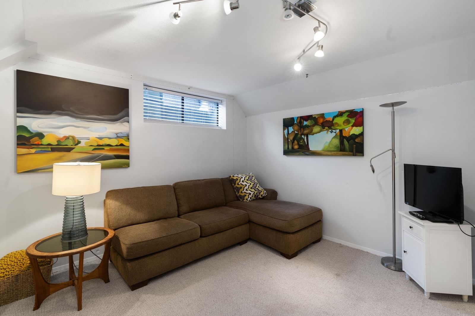 Listing Image 24