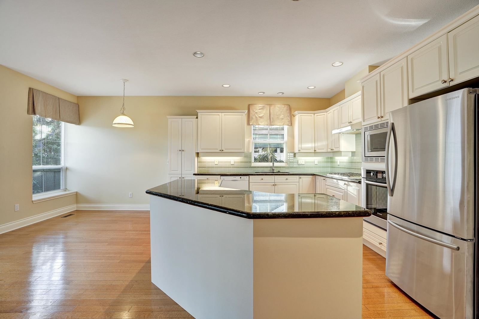 Listing Image 12