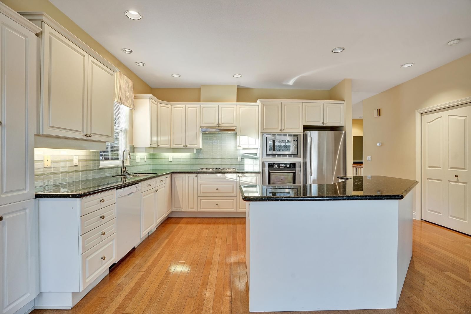 Listing Image 14
