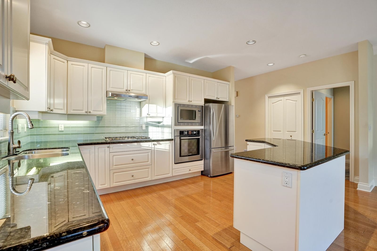 Listing Image 15
