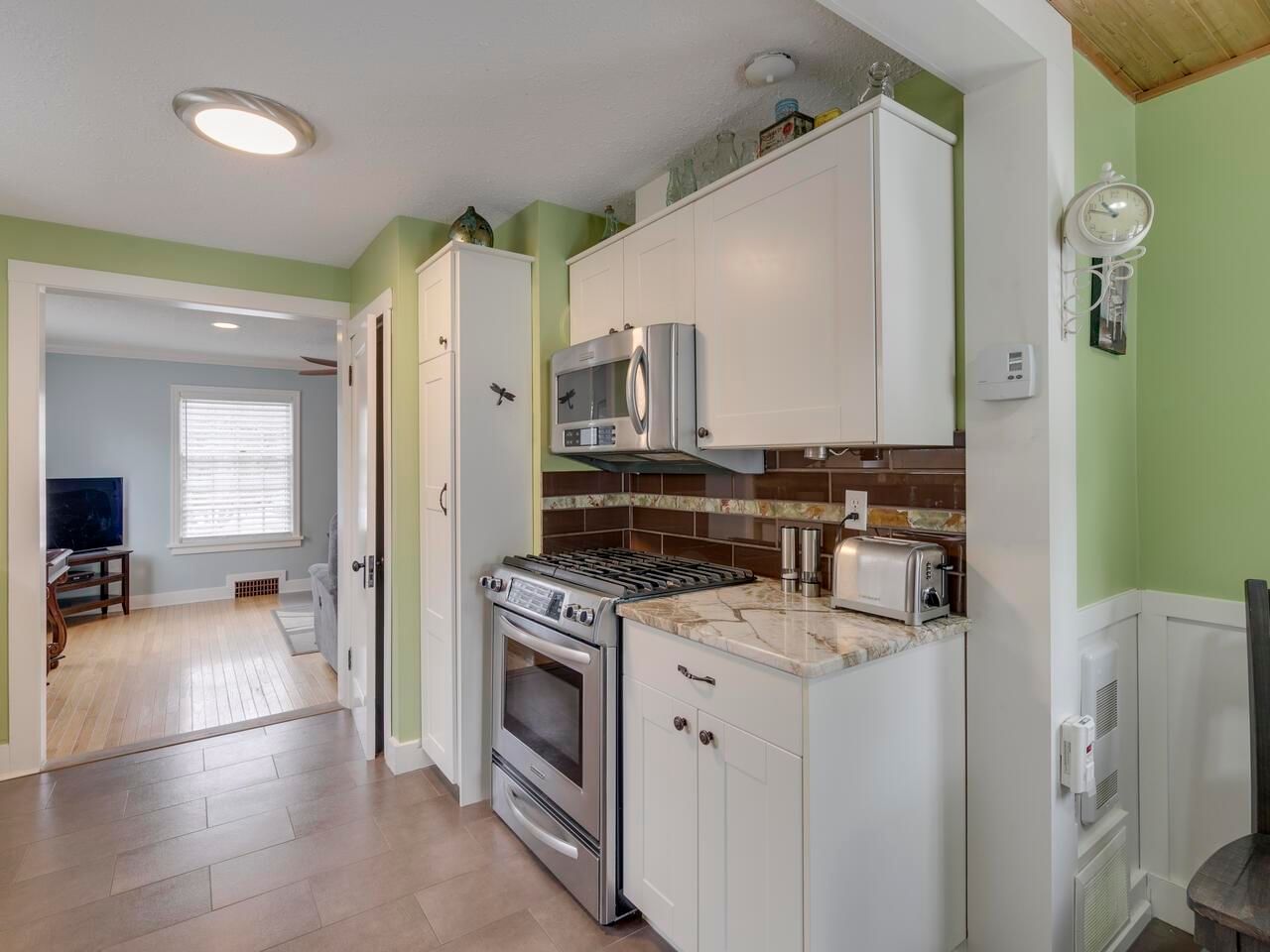 Listing Image 12