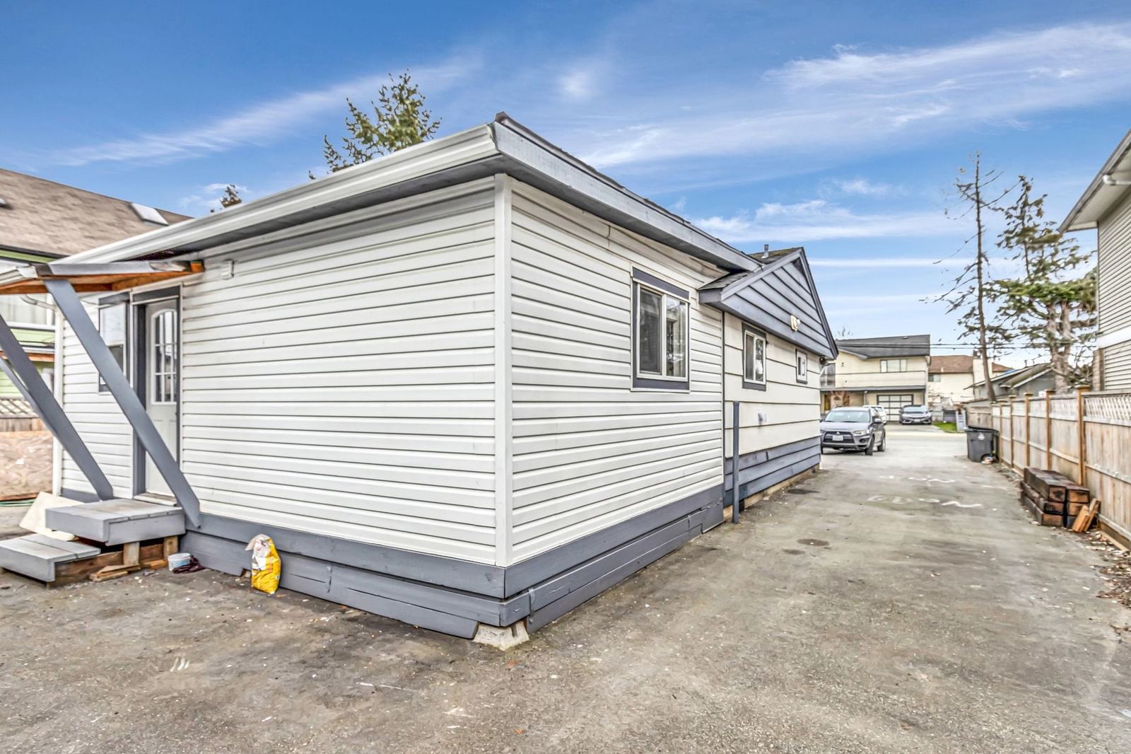 Listing Image 12