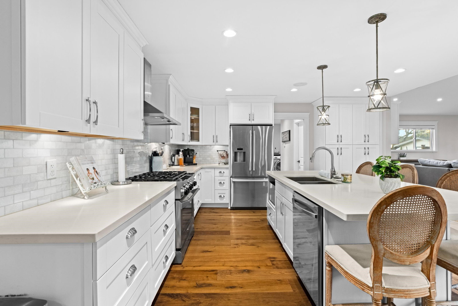 Listing Image 11