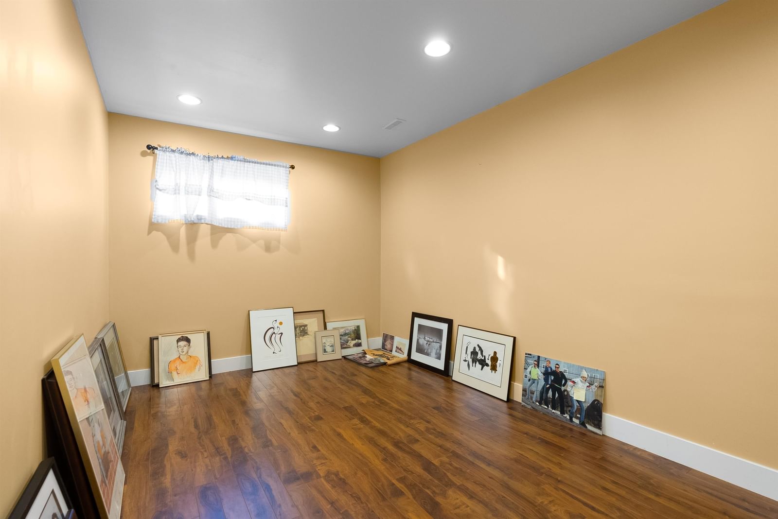 Listing Image 25