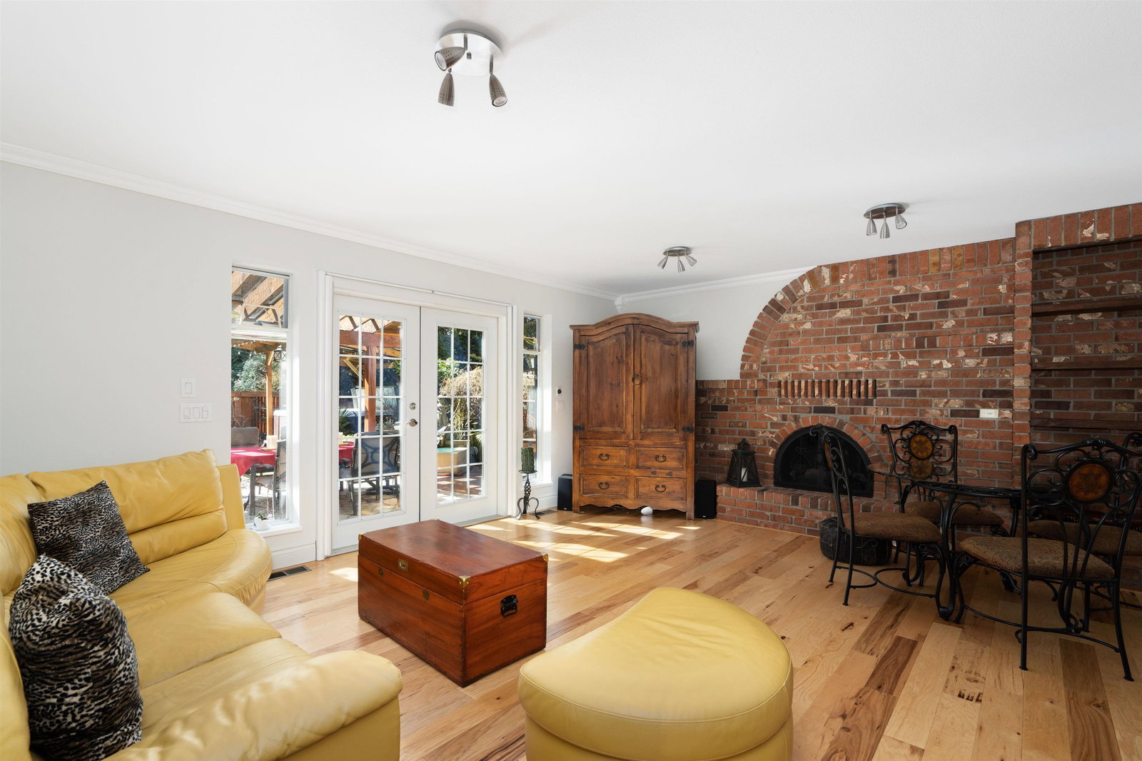Listing Image 10