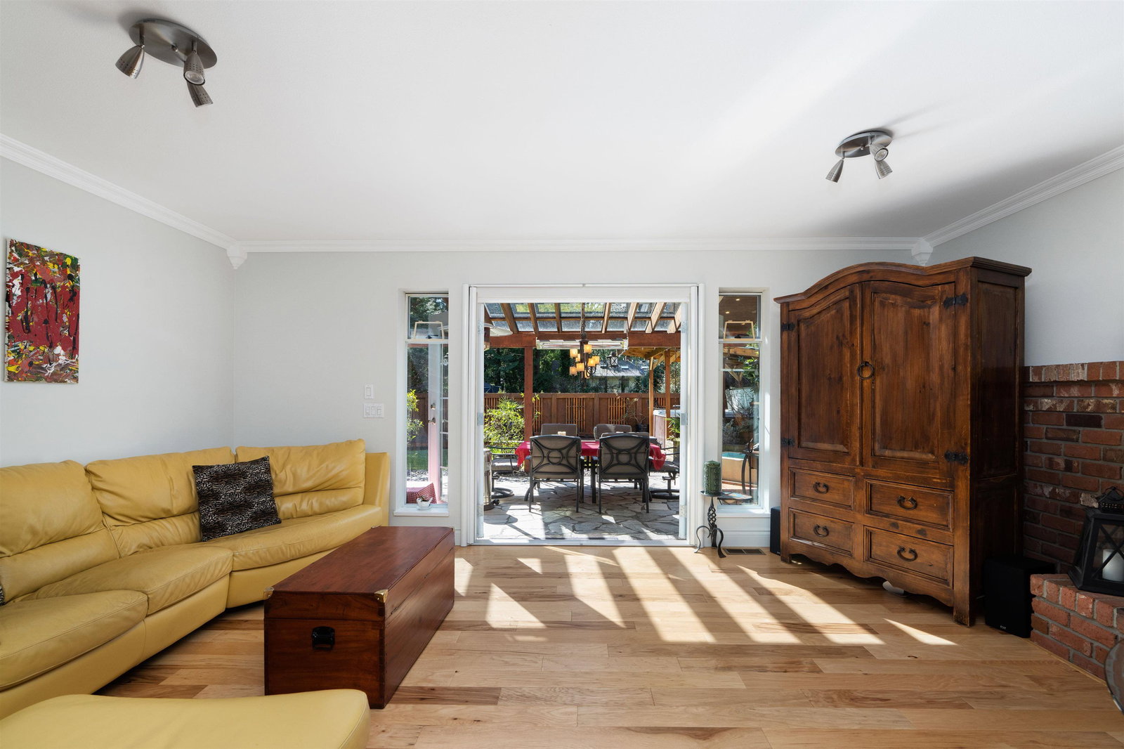 Listing Image 11