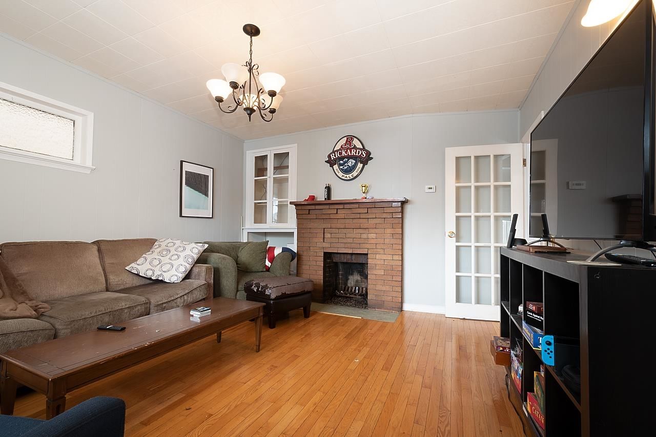 Listing Image 6