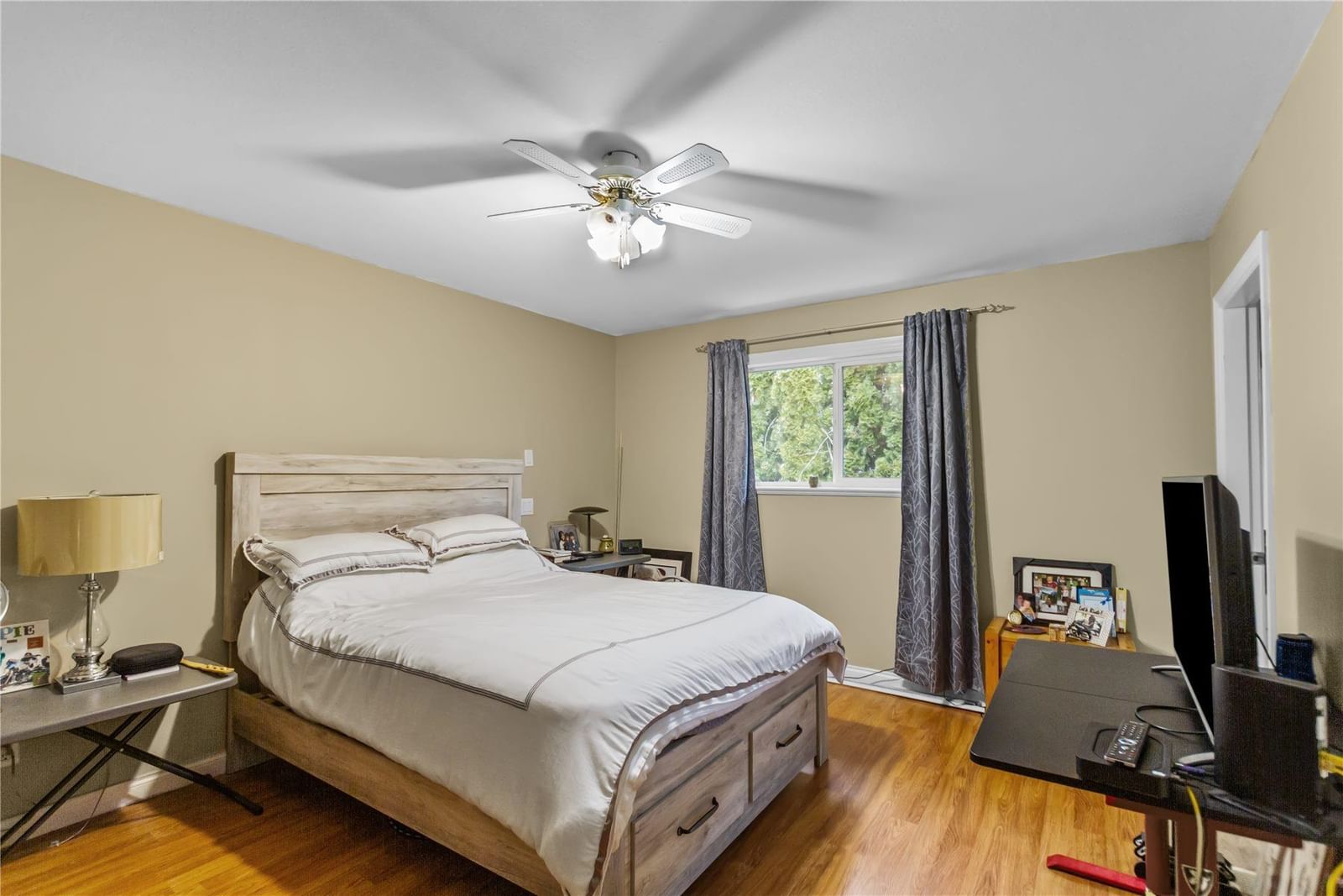 Listing Image 12