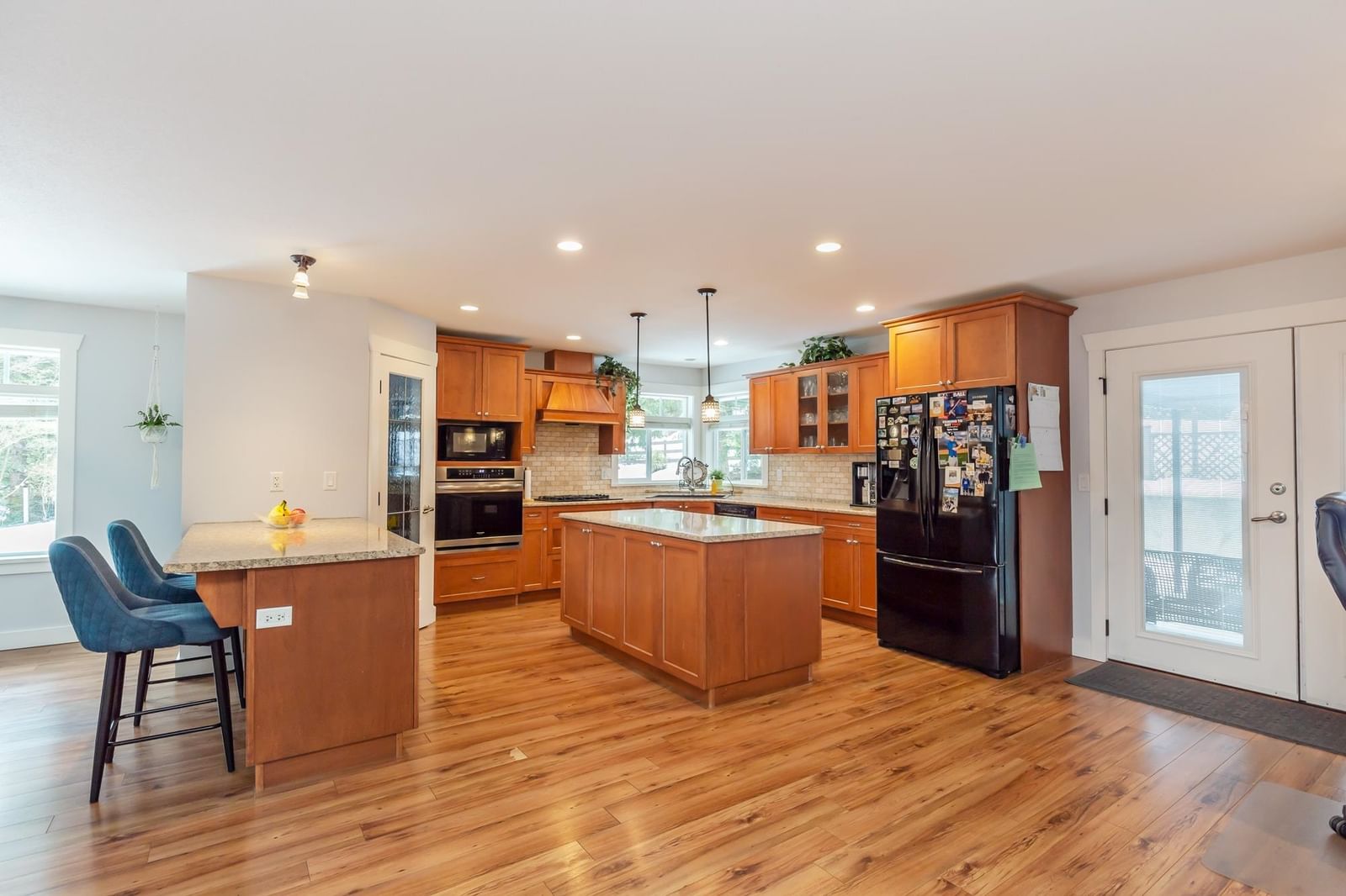 Listing Image 4