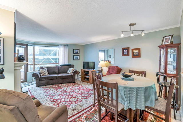 402 - 15111 Russell Avenue