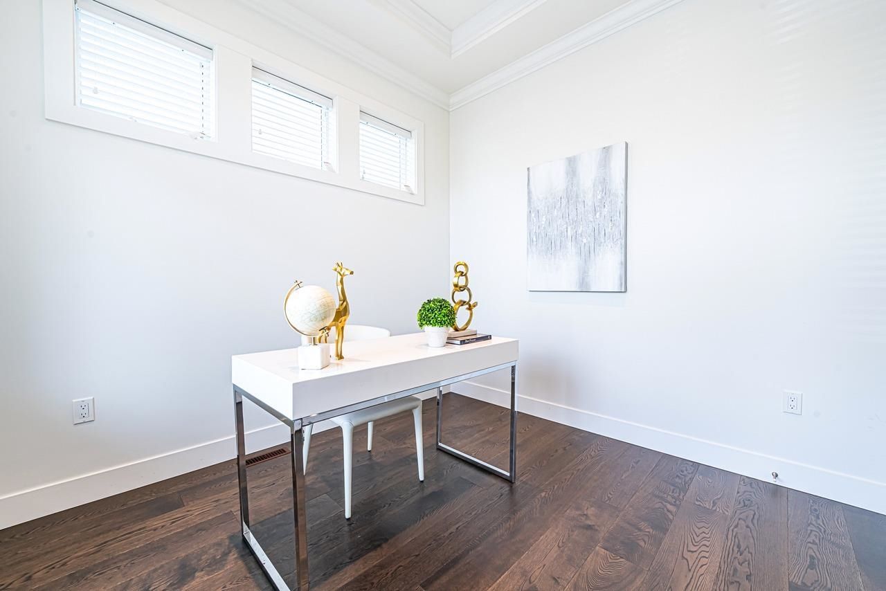 Listing Image 11