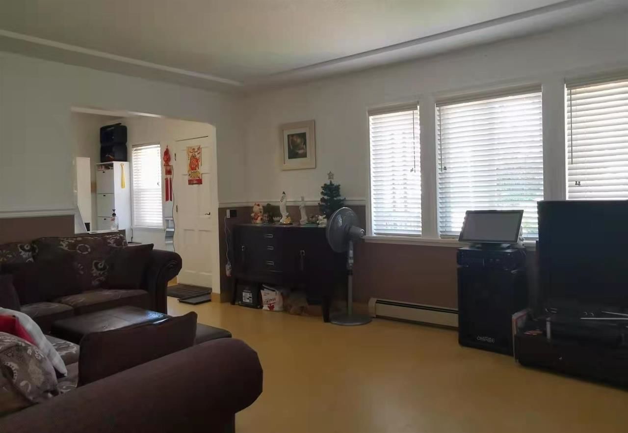 Listing Image 4