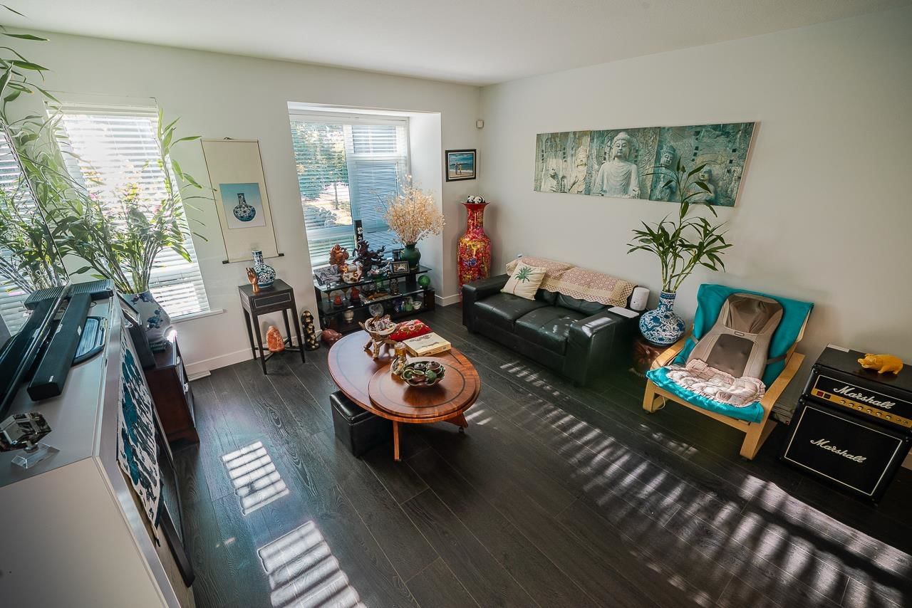 Listing Image 10