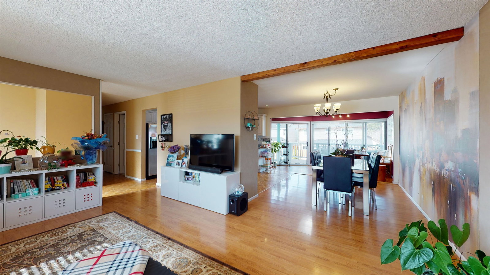 Listing Image 4