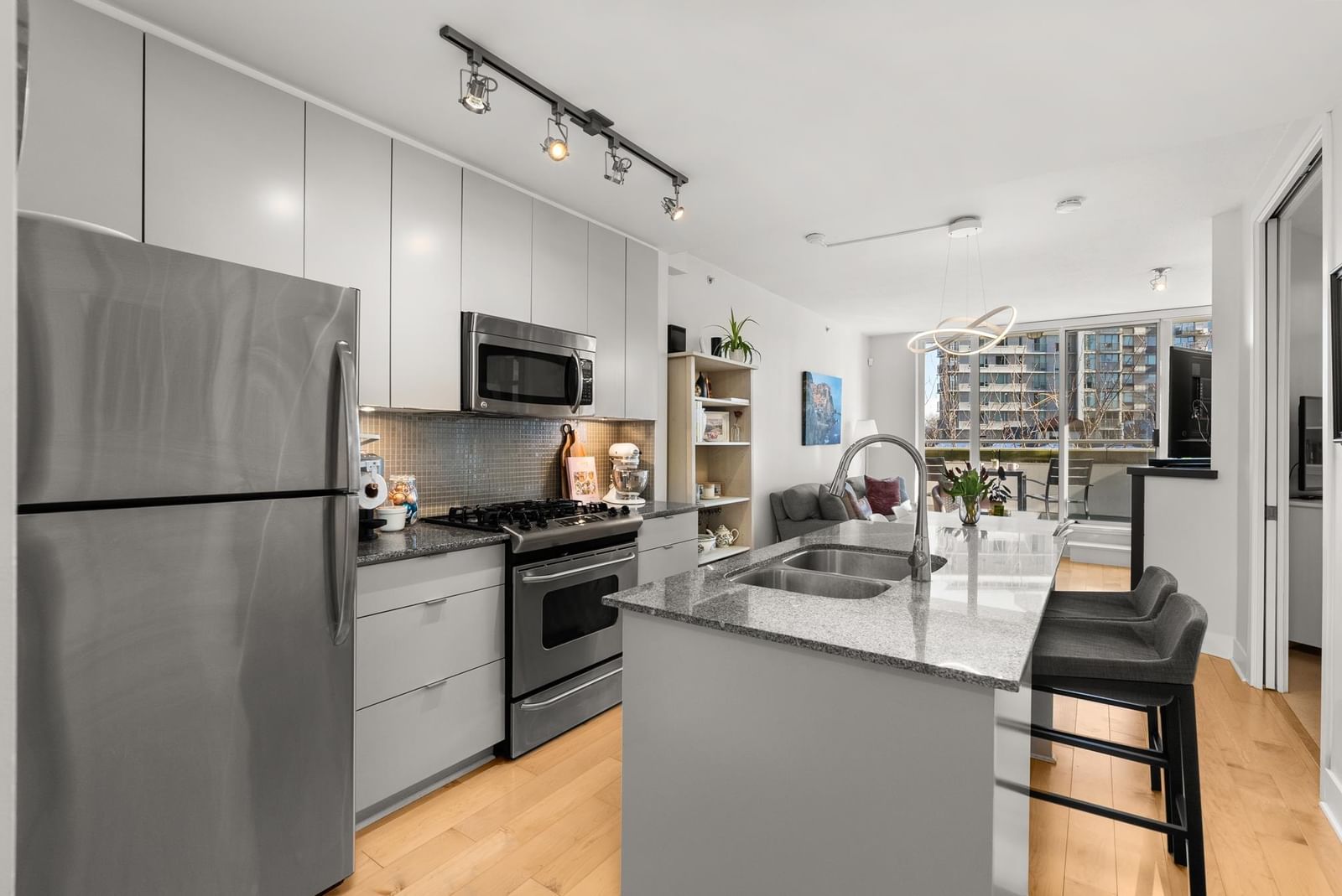 Listing Image 11