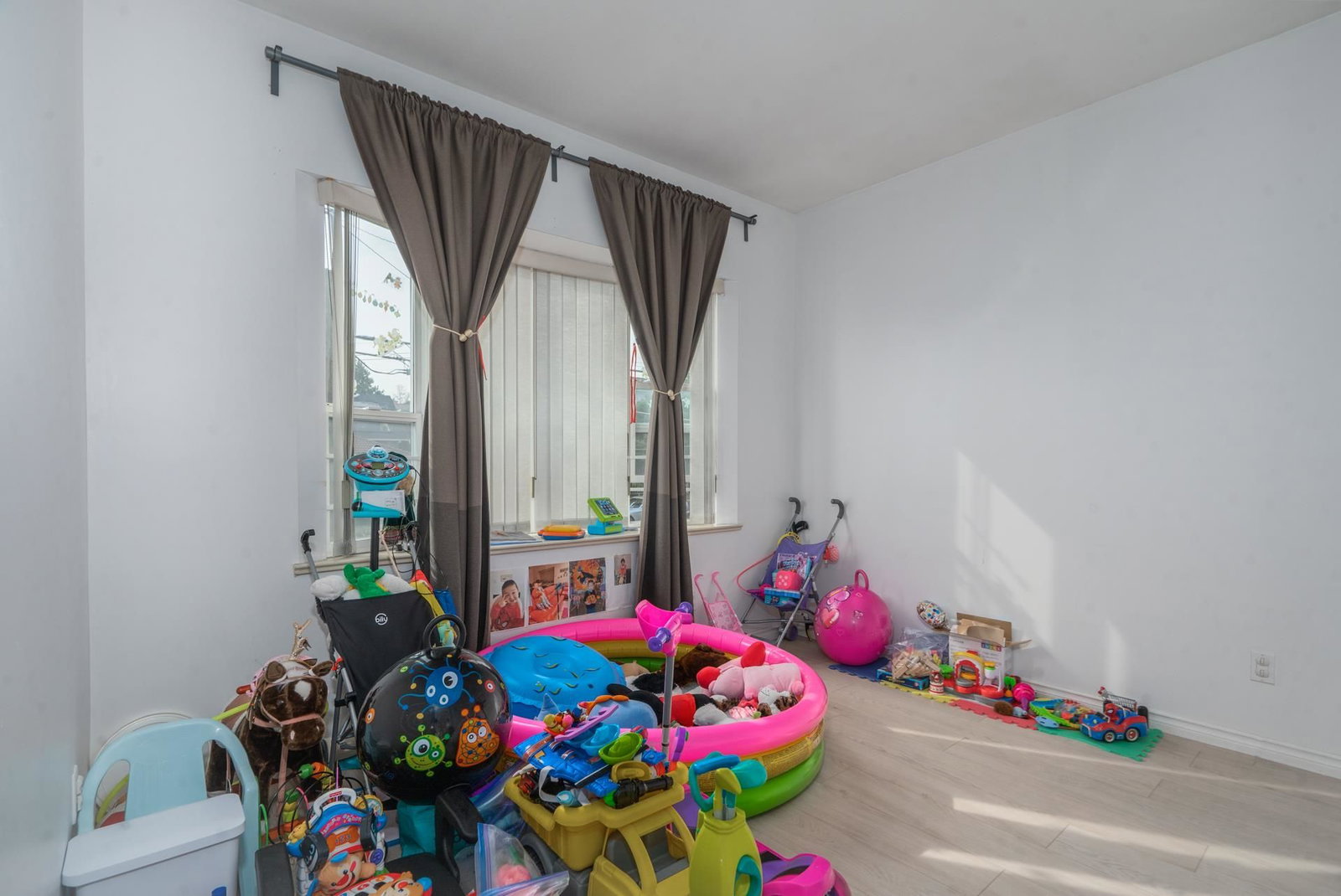 Listing Image 8