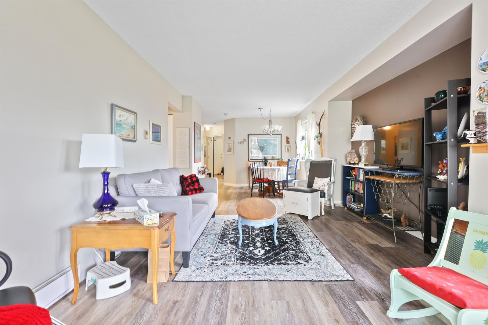 Listing Image 4