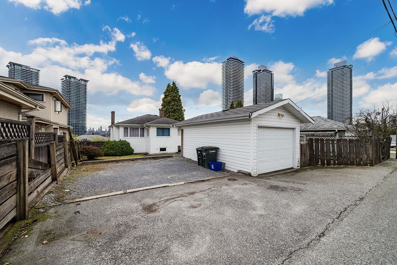 Listing Image 10