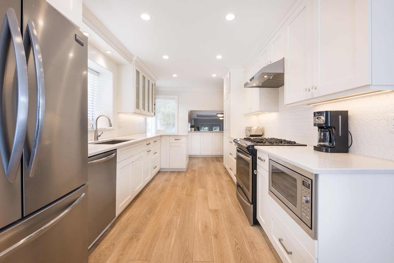 Listing Image 9