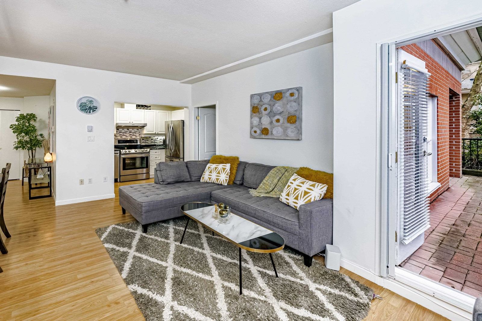 Listing Image 12