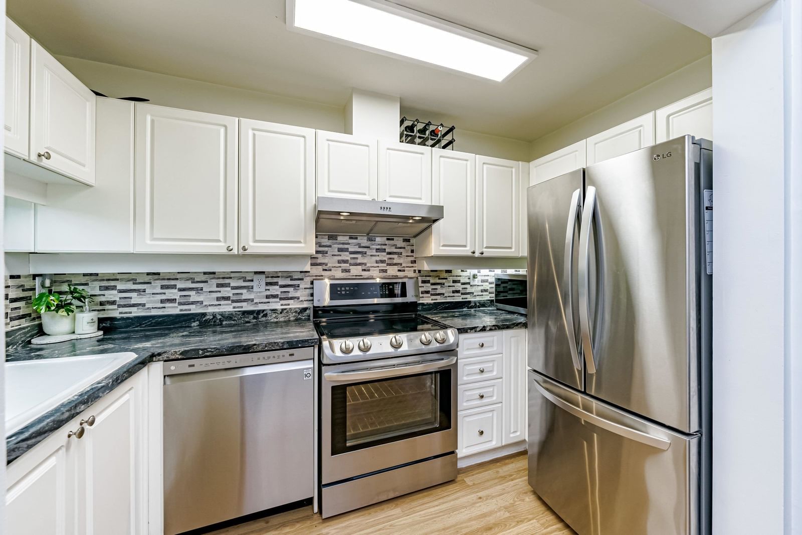 Listing Image 15