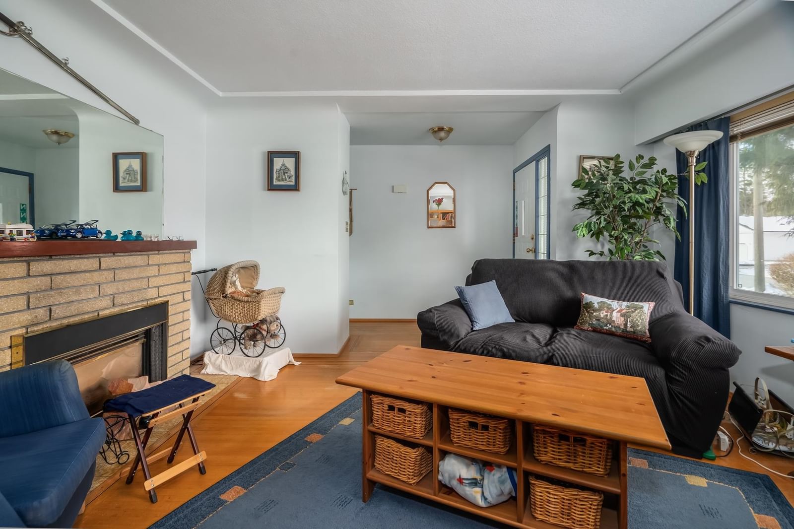 Listing Image 4