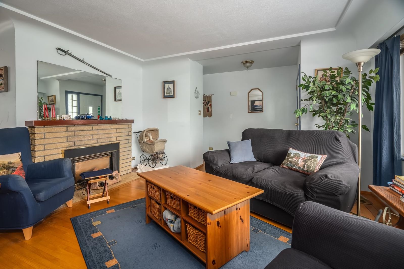 Listing Image 5