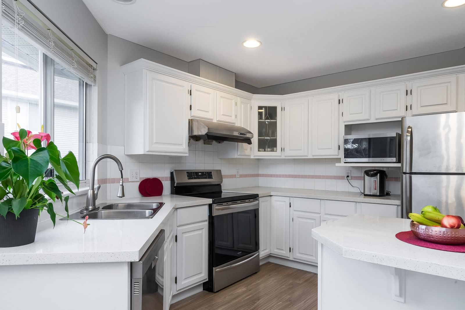 Listing Image 12