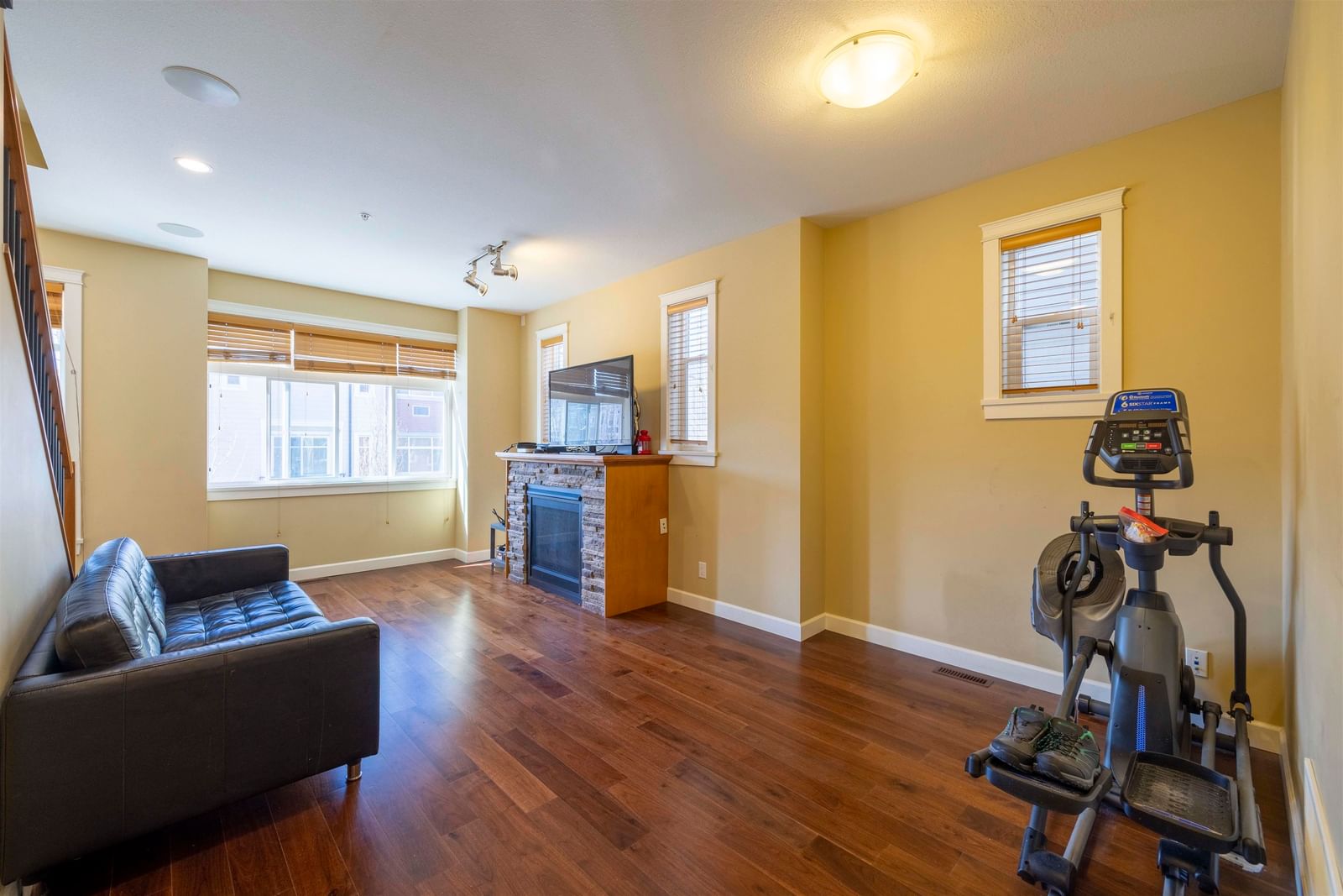 Listing Image 8
