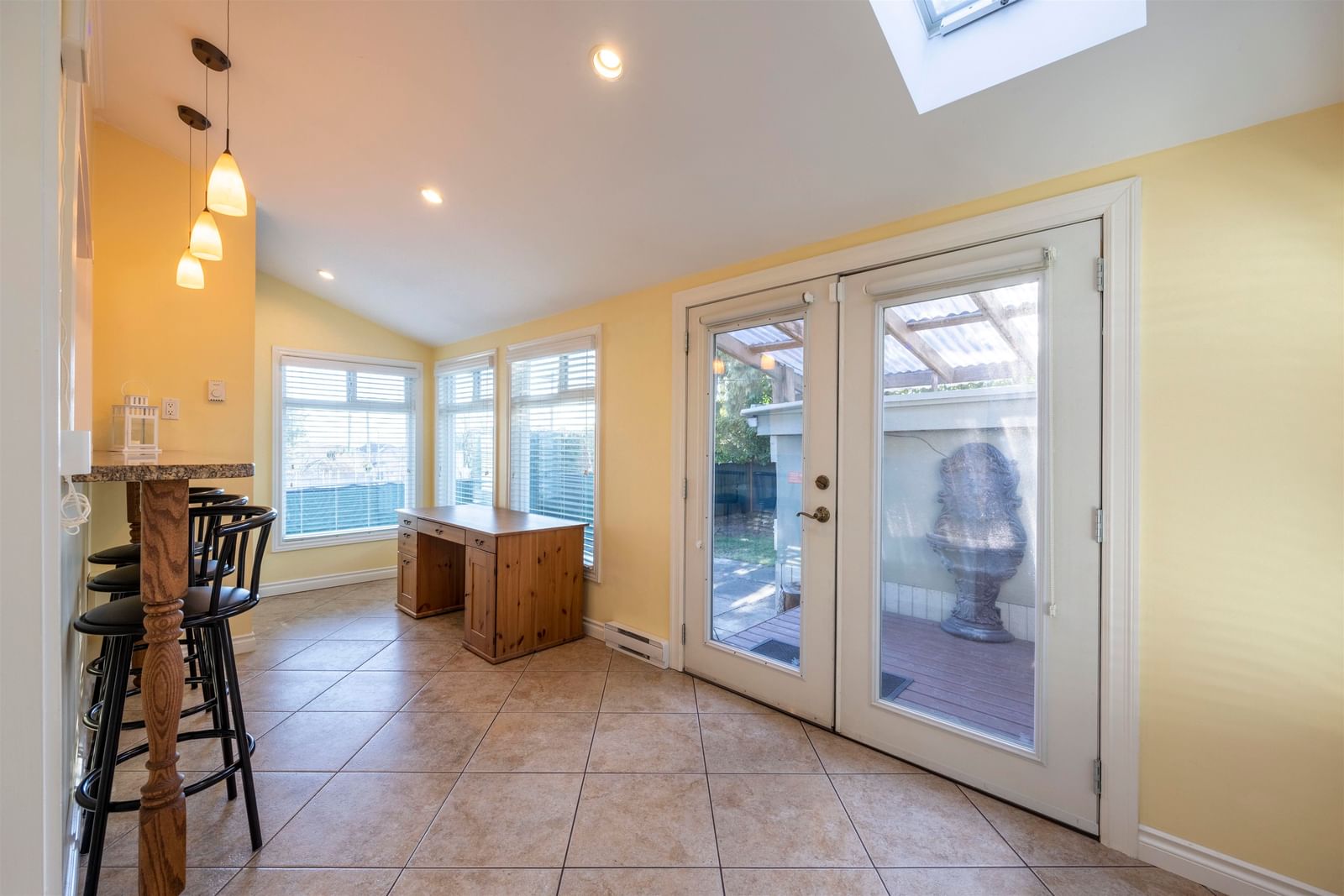 Listing Image 12