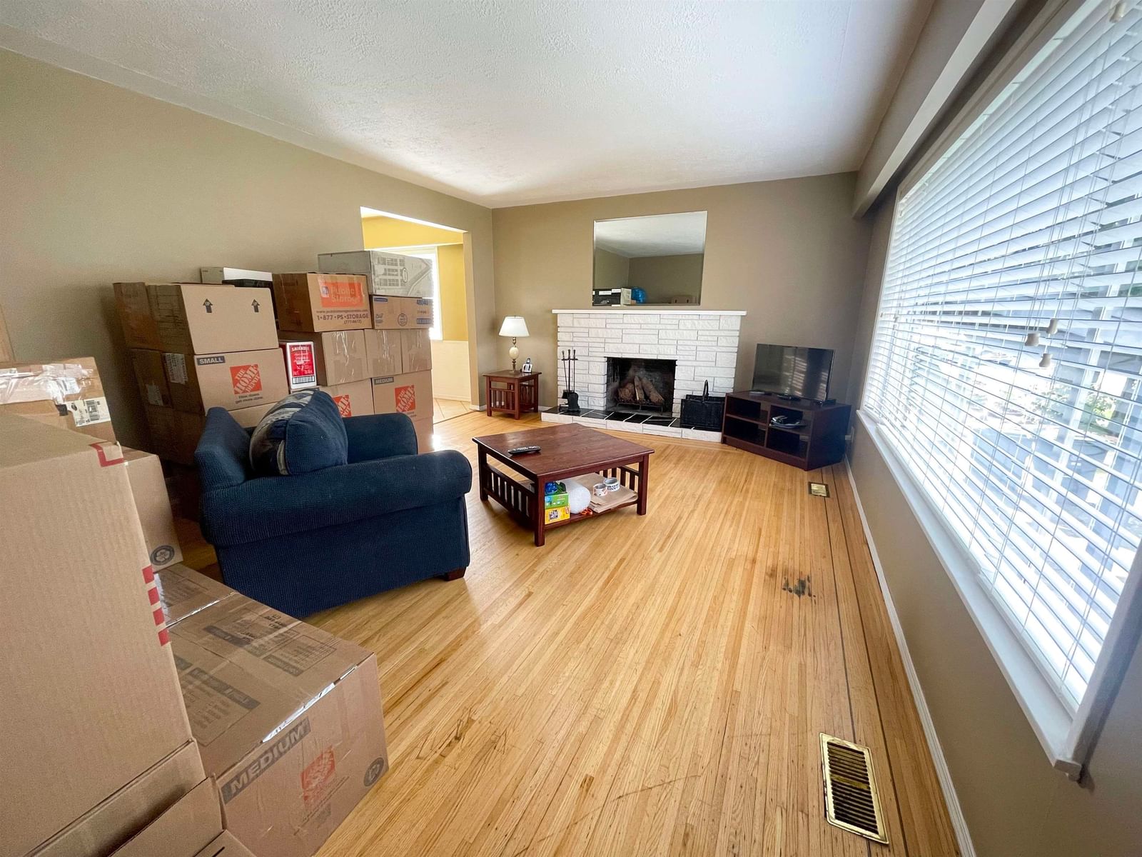 Listing Image 5
