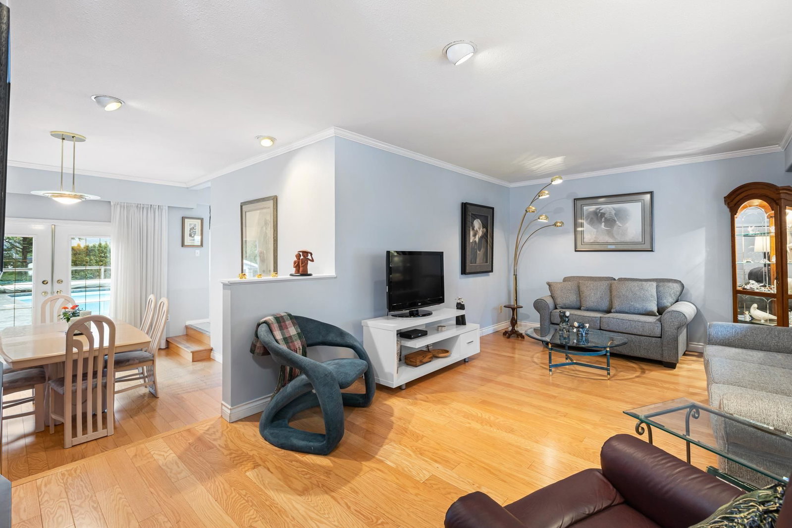 Listing Image 4