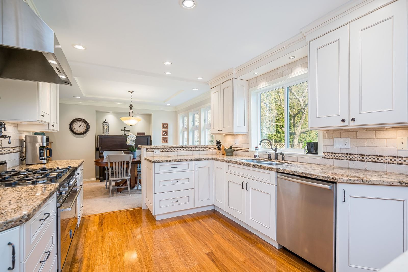 Listing Image 10