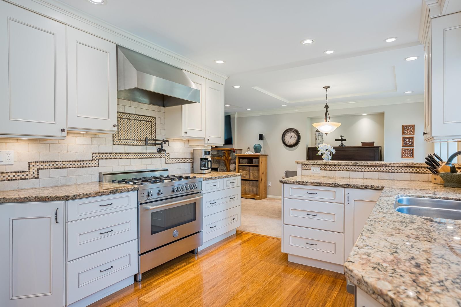 Listing Image 11