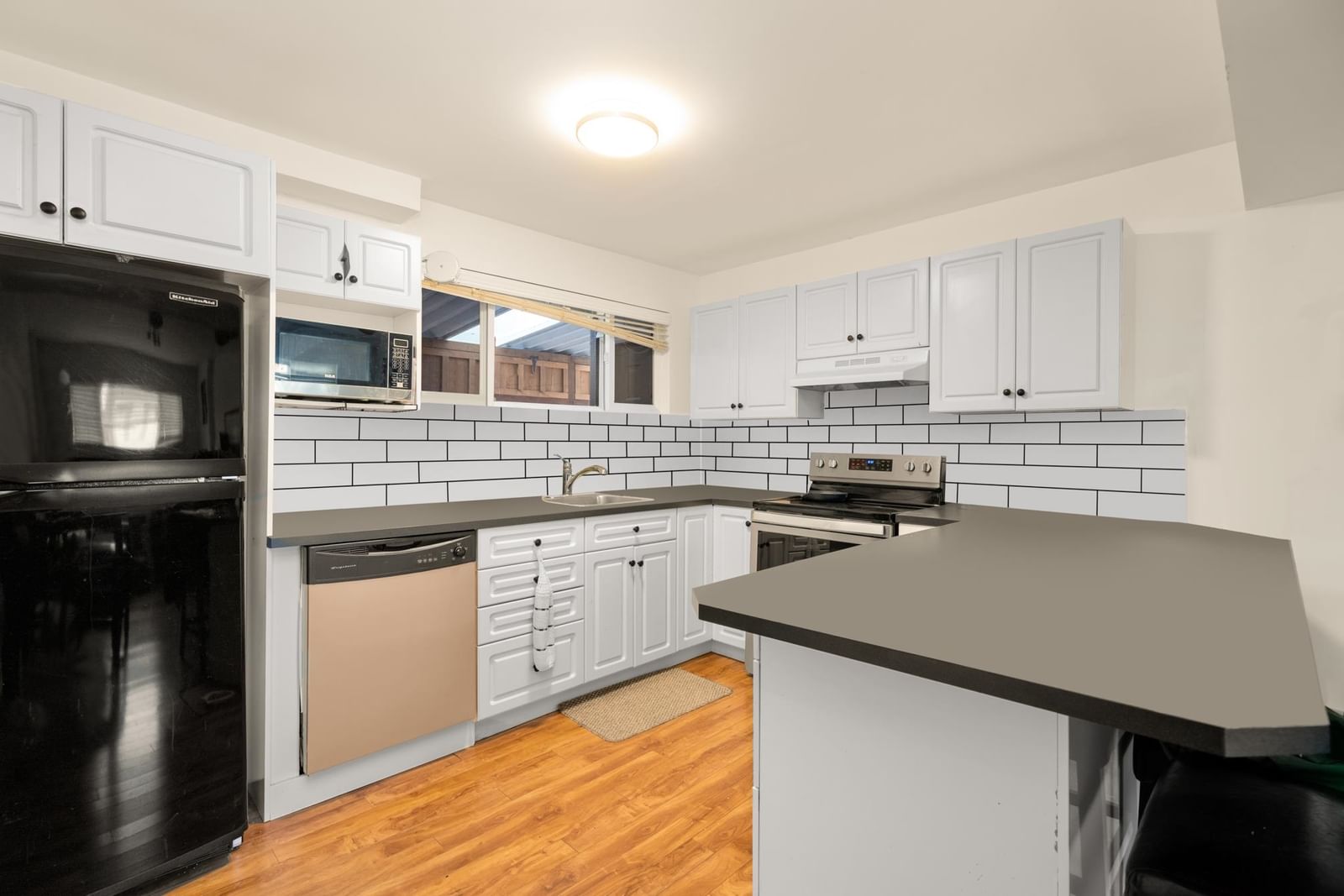 Listing Image 20