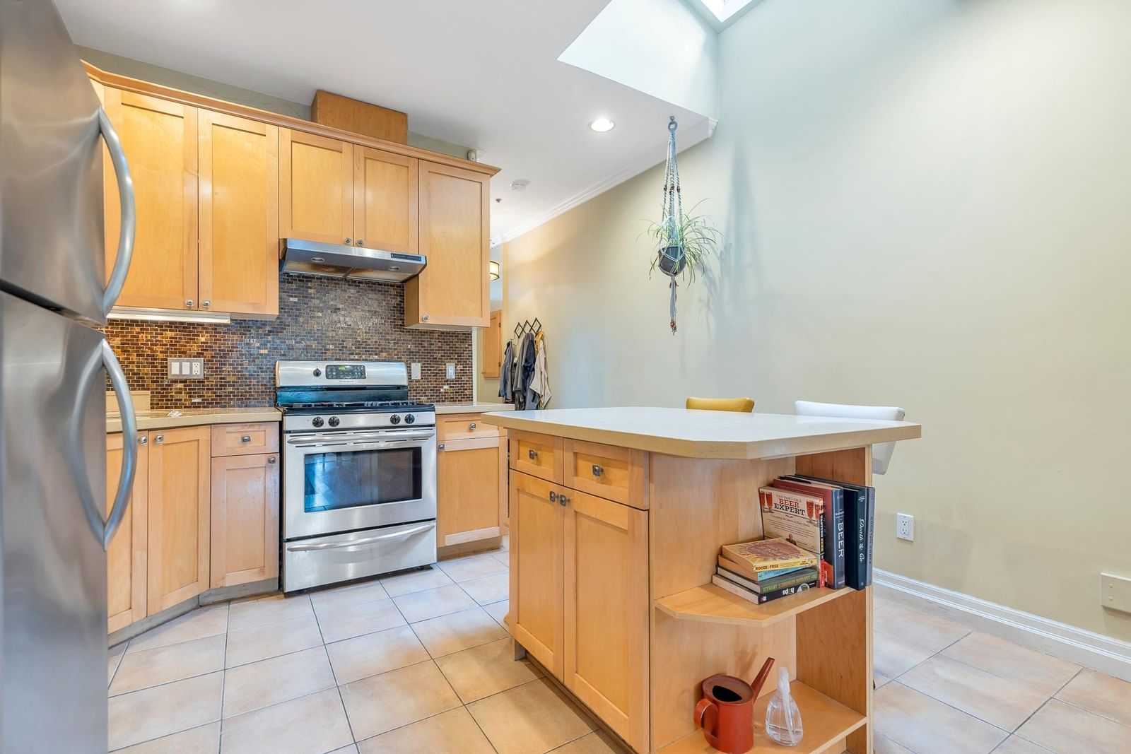 Listing Image 4
