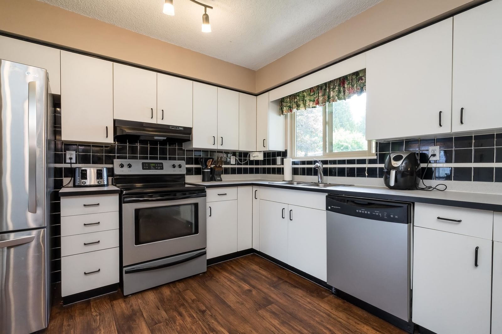 Listing Image 13