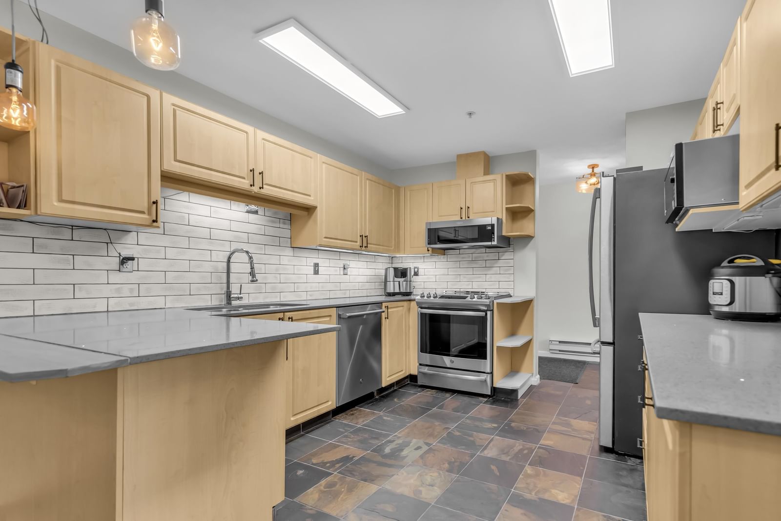Listing Image 10
