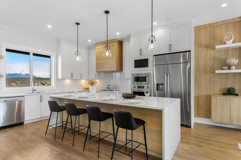 46143 Crestview Drive, Chilliwack, V2R 6G4 | Image 2