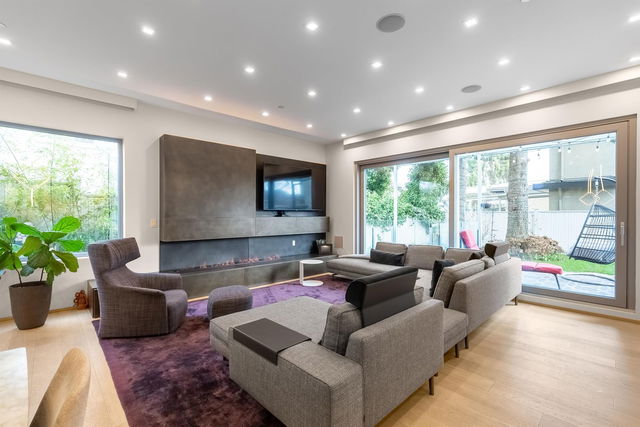 1076 Park Drive