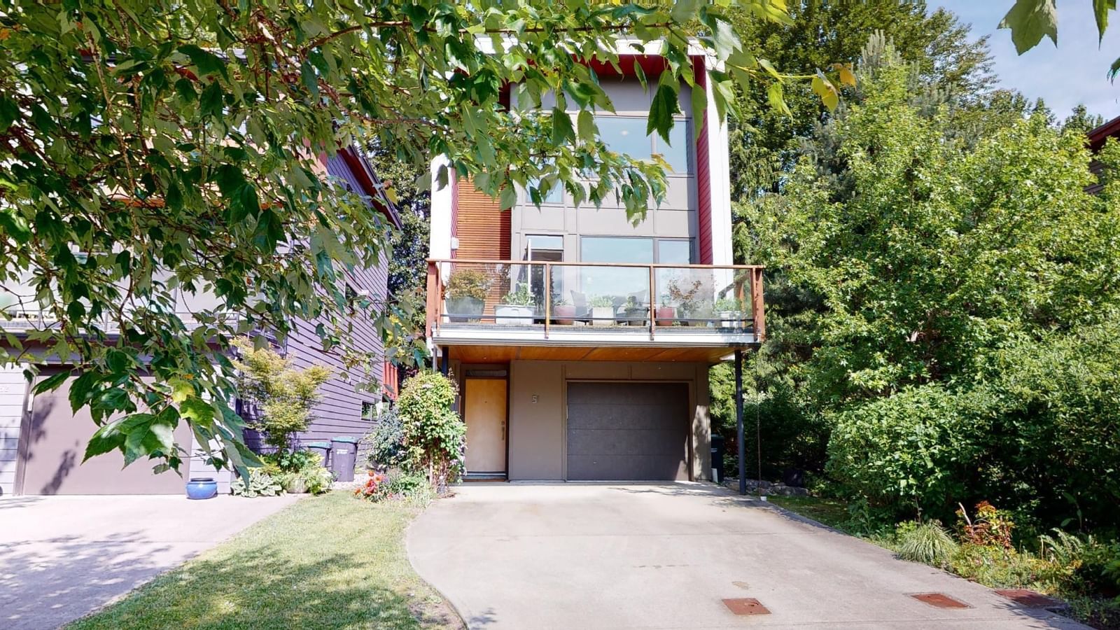Listing Image 4