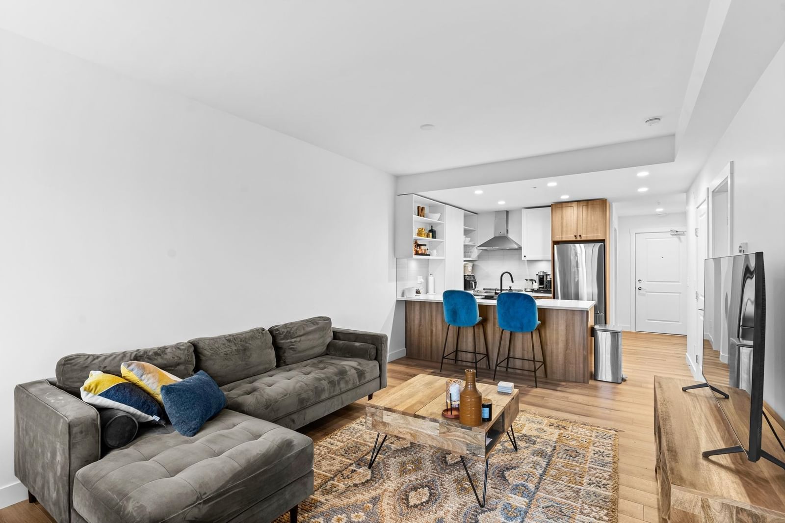 Listing Image 9