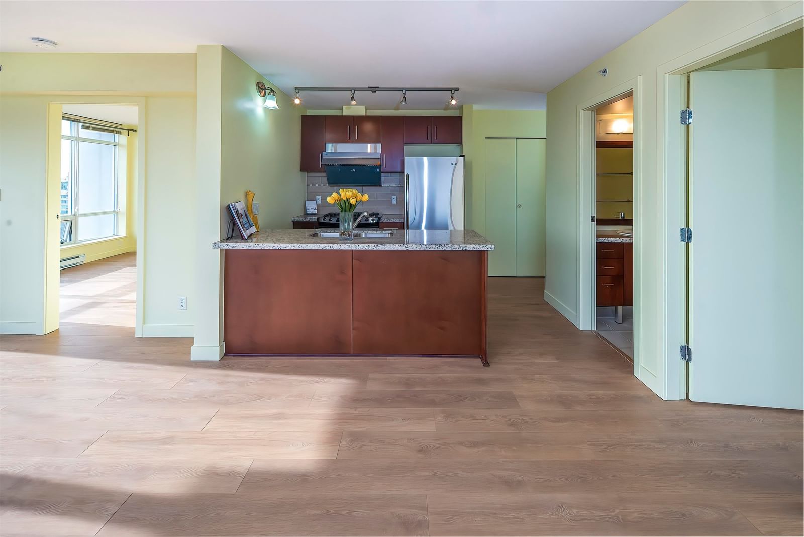 Listing Image 11