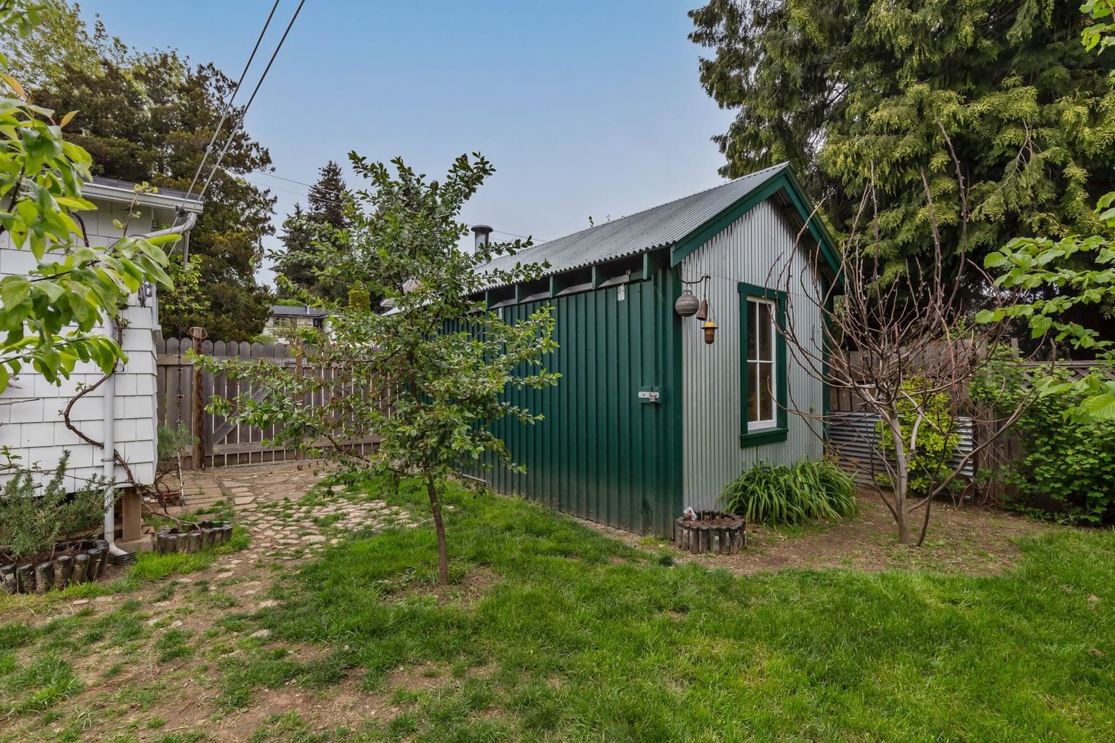 Listing Image 11
