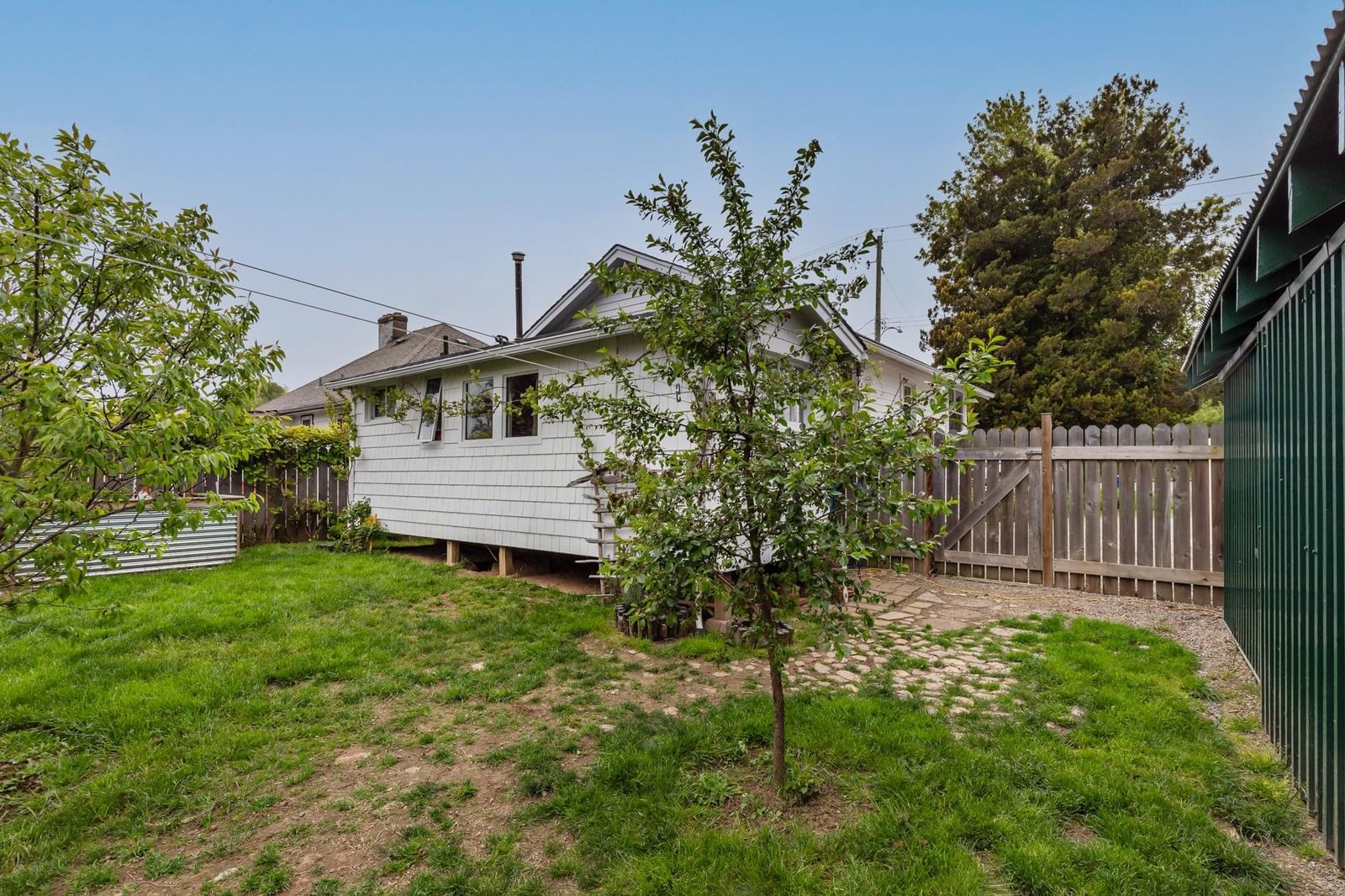 Listing Image 12