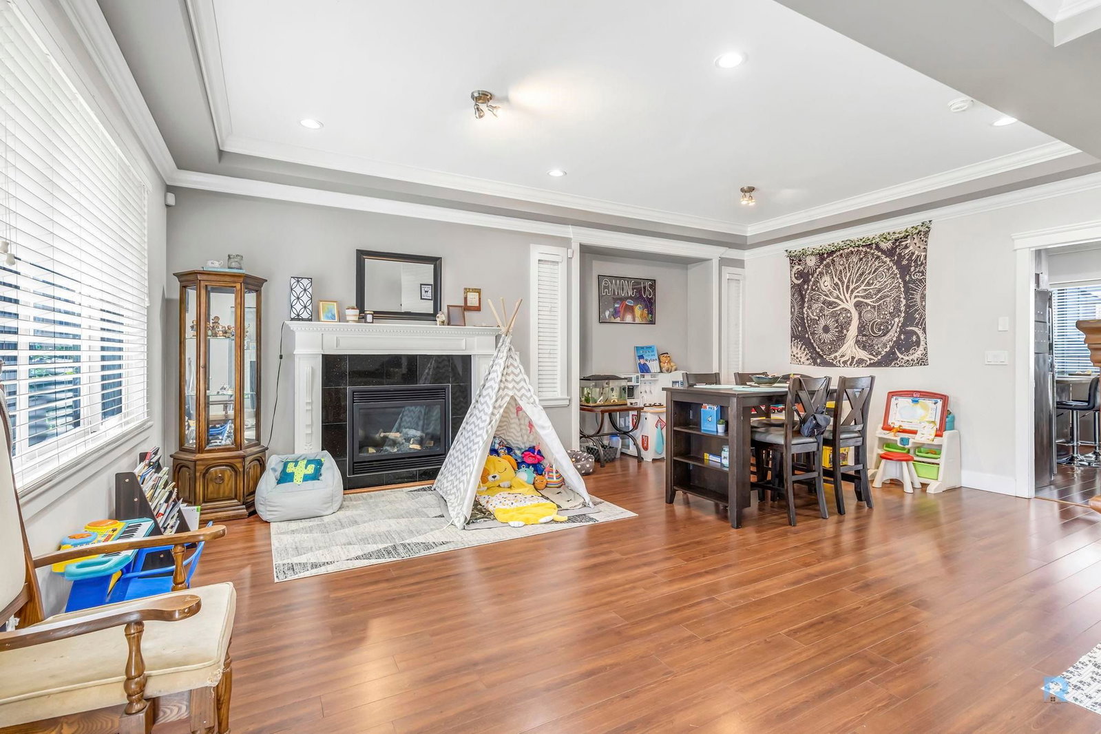 Listing Image 6