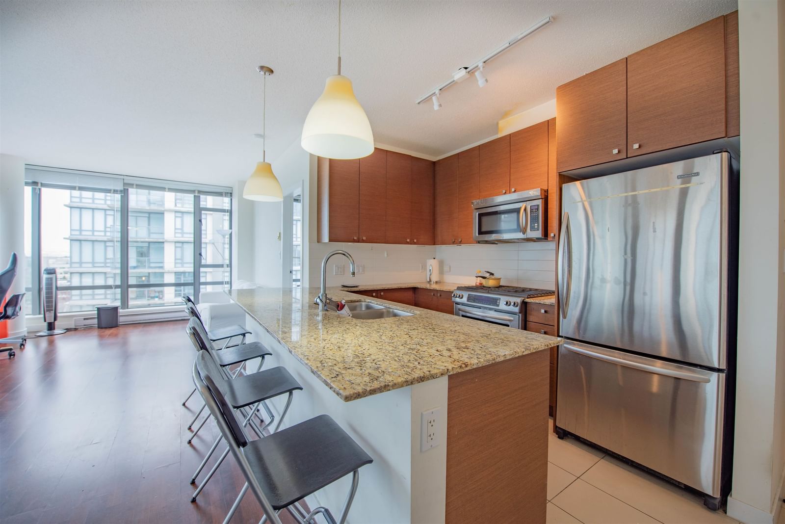 Listing Image 10