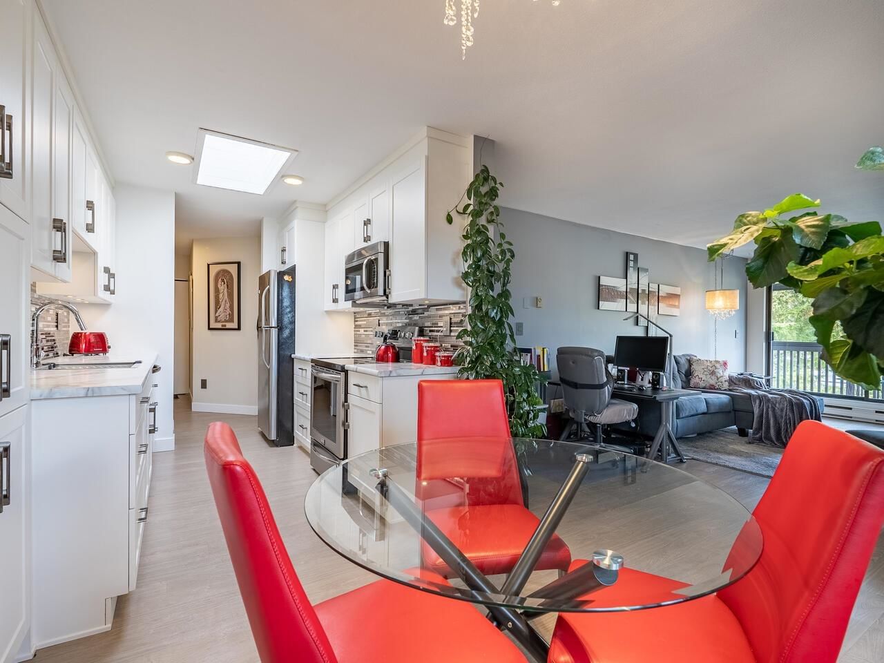 Listing Image 12