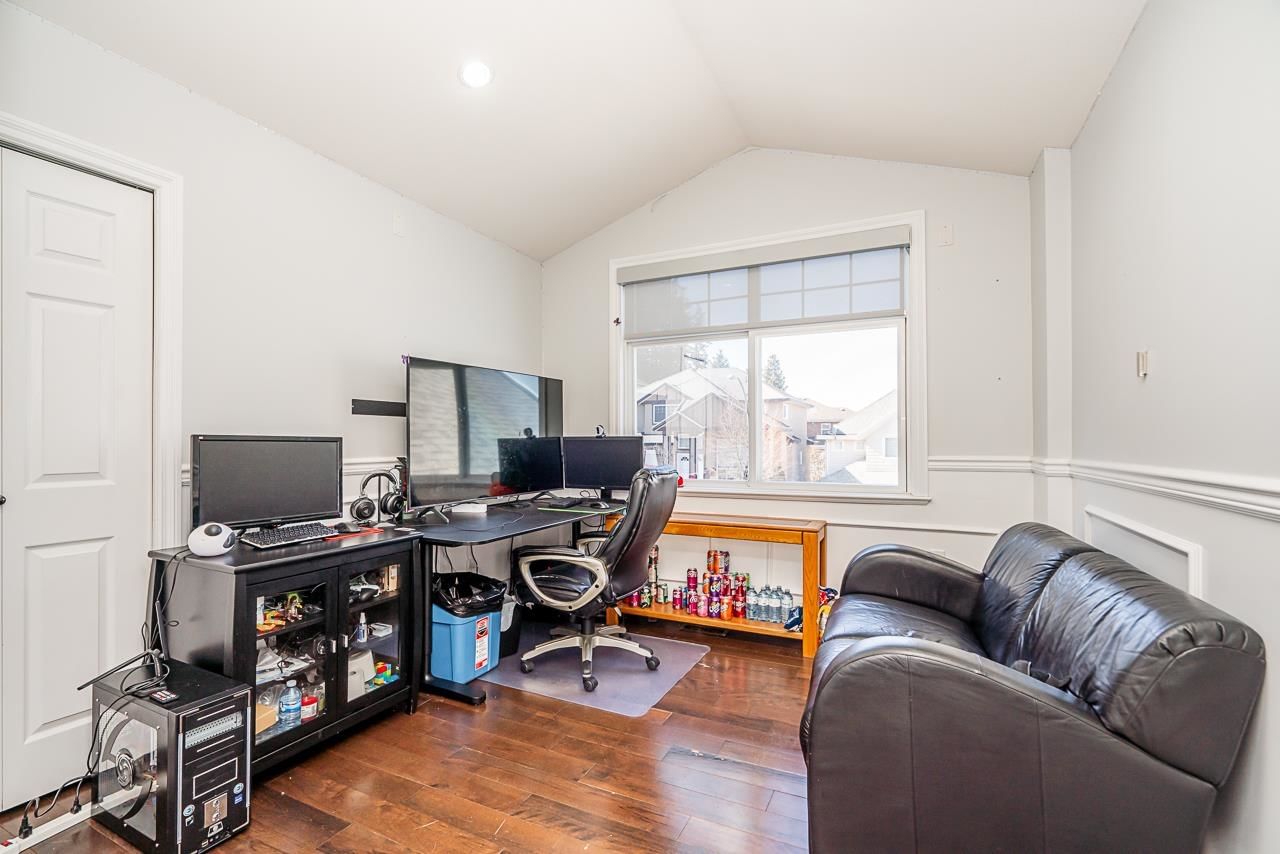 Listing Image 18