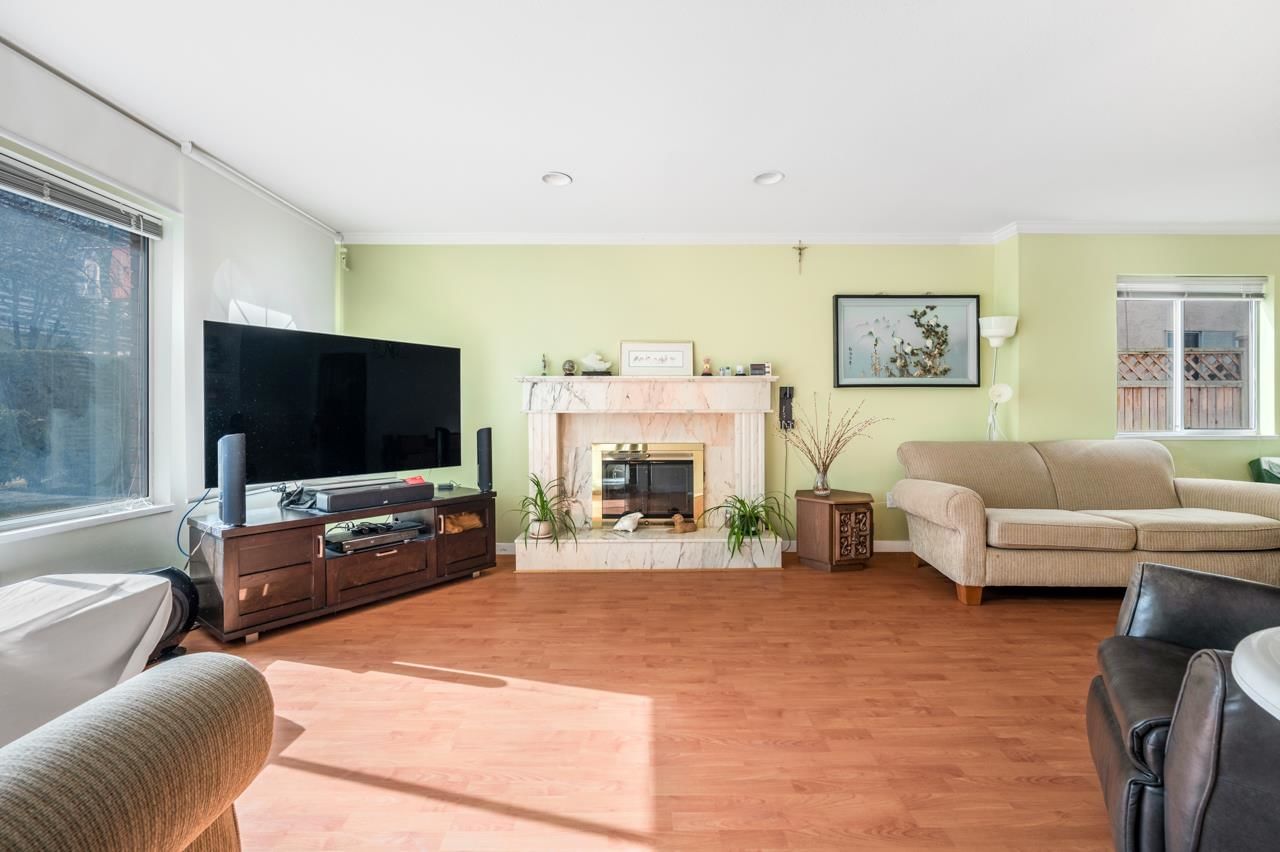 Listing Image 6